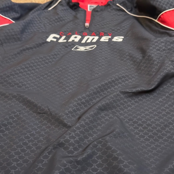 Vintage Calgary Flames NHL Reebok Era 1/4 Zip Pullover Jacket - Picture 14 of 15